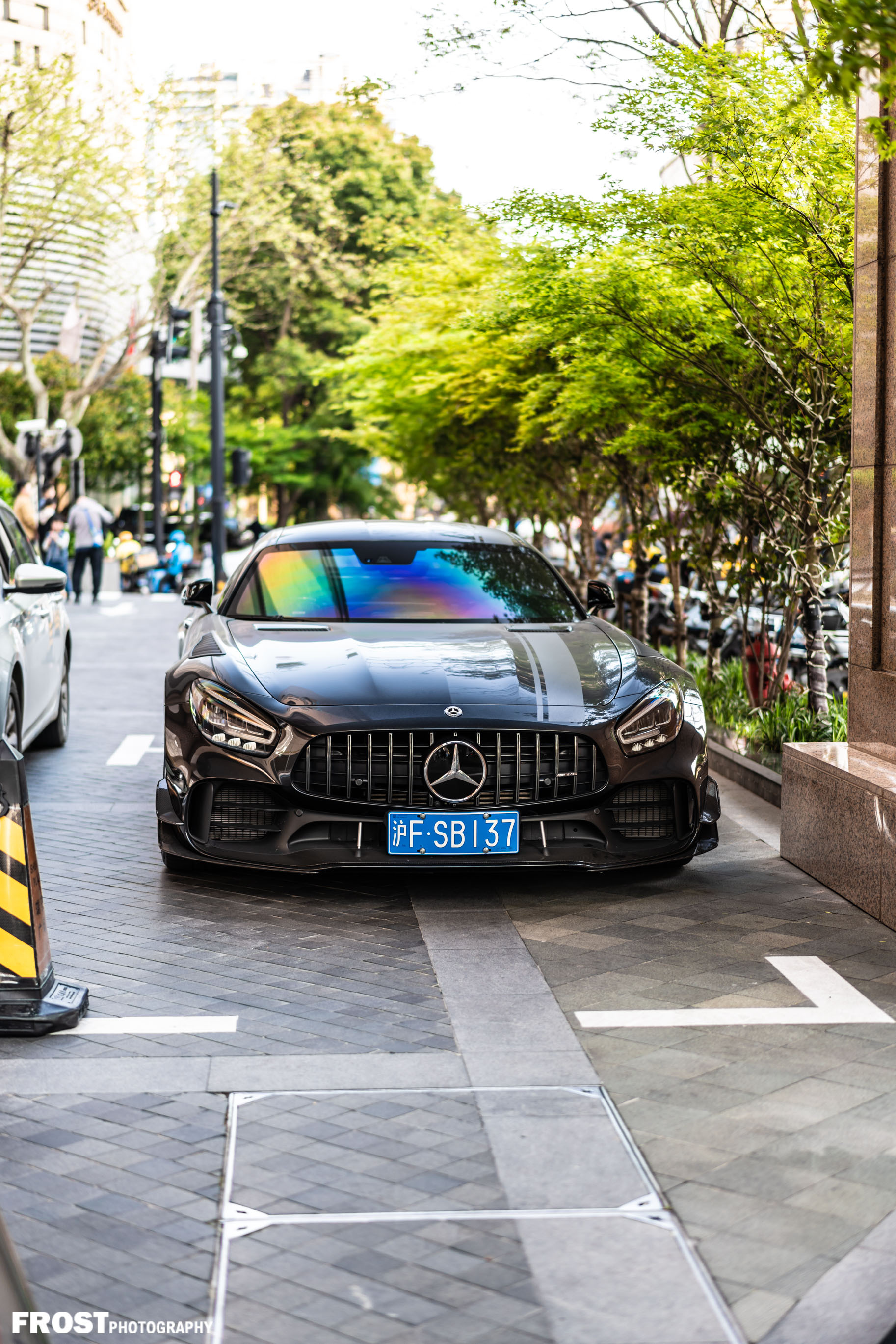 新天地瑞安广场旁边的amg gtr pro，下午光线反光太强了 ​​​