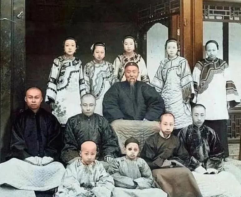 李鸿章和家人的合影

虽然李鸿章在历史上很有名，但是他的后人却很少有人知道！