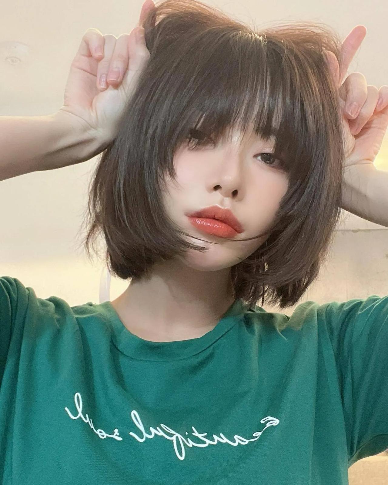 这个女的是谁？怎么那么眼熟？