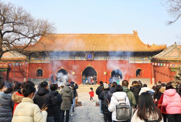 “年轻人偏爱寺庙游、上香比上学还认真”，媒体表示：改变命运的真正关键是自己
一些