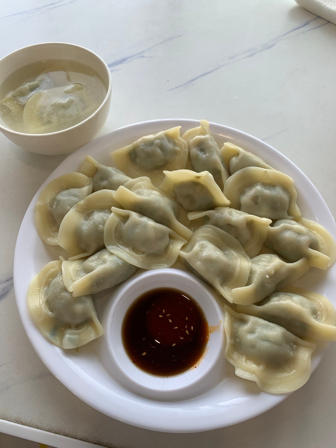 饿了，先下楼炫他妈二十个水饺 ​​​
