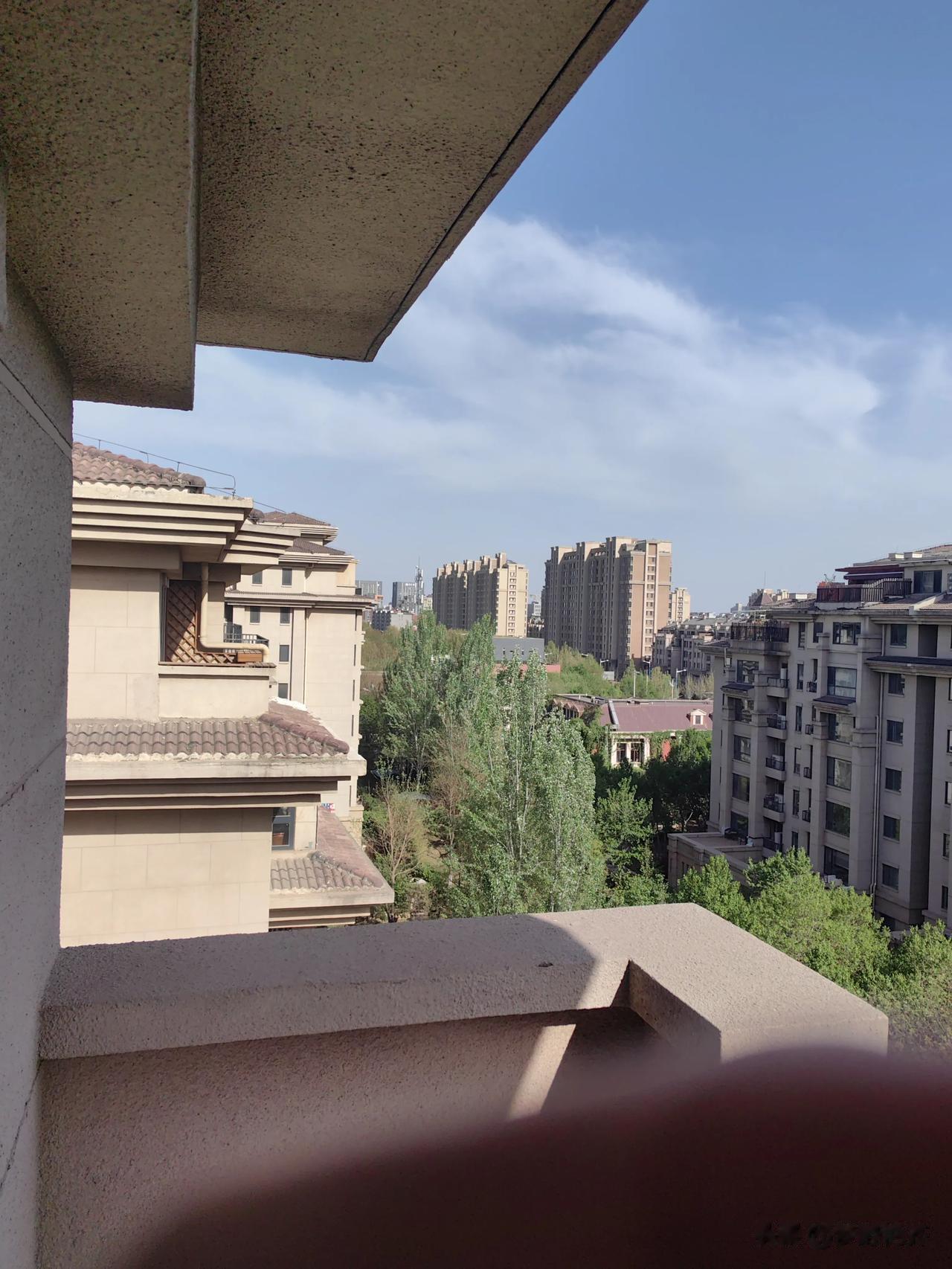  头条热榜
这是一个好消息。
房价上涨，预示着经济形势开始回暖。
最起码，前一时