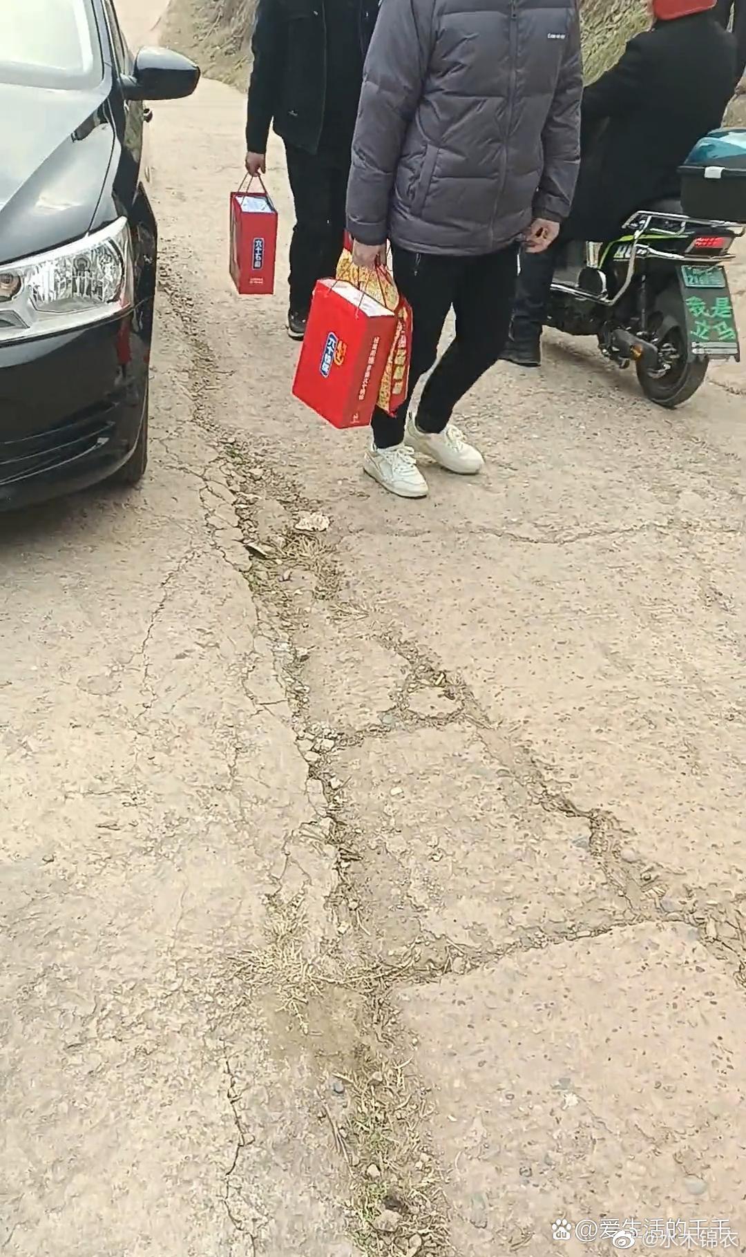 大年初四来，我家亲戚的送人的东