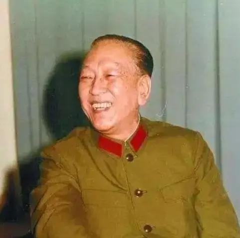 1976年，华国锋给一将军安排秘密任务，此人后来成为国防部长

1976年10月