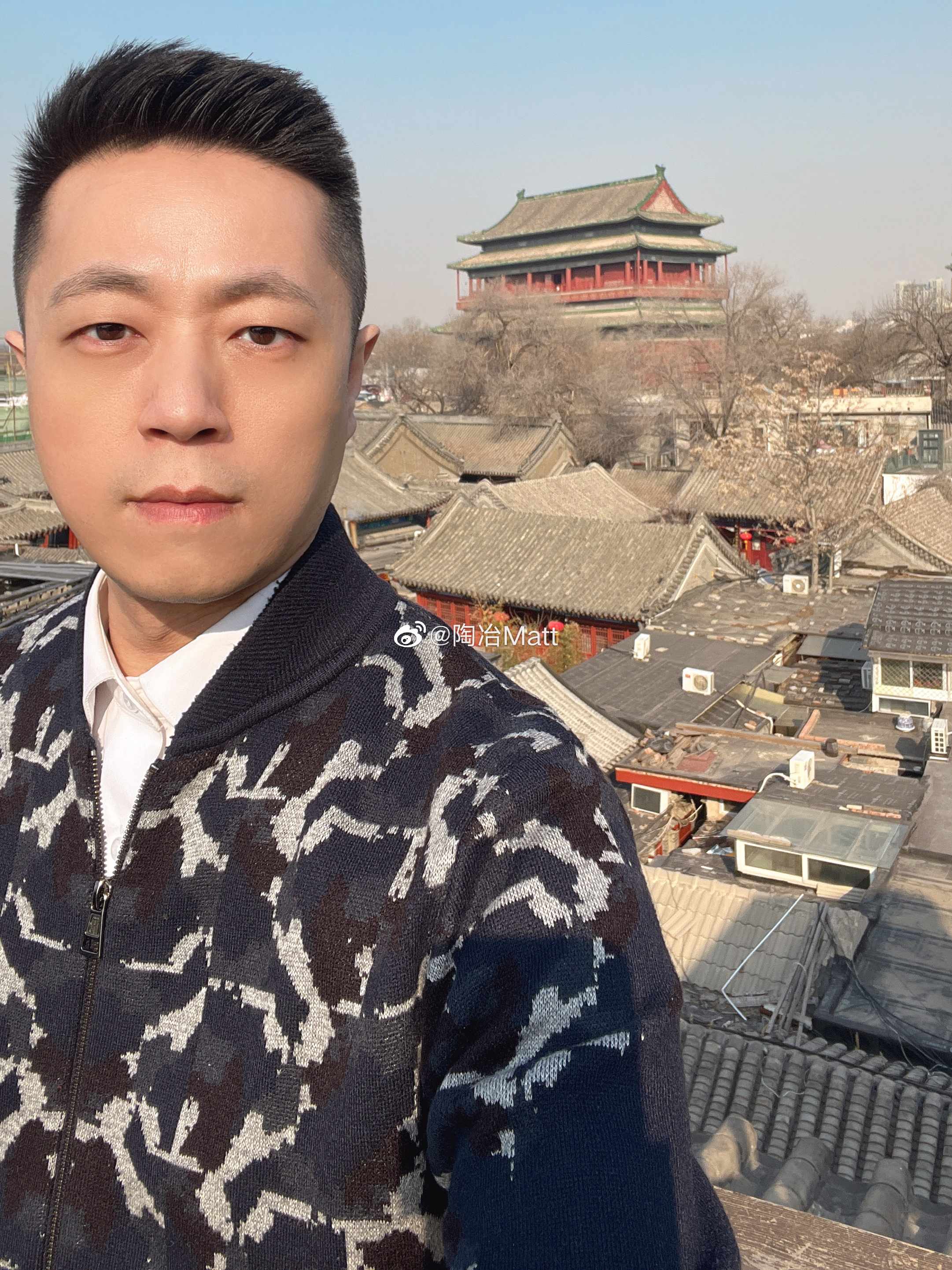 #鼓楼也不知道鼓楼咋突然火了#北京只要背景有鼓楼的地方，拍照都要排长队。比如我这