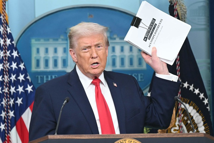 #特朗普再提未获诺贝尔和平奖遗憾# #特朗普执政周年讲话1小时45分钟#【法媒：