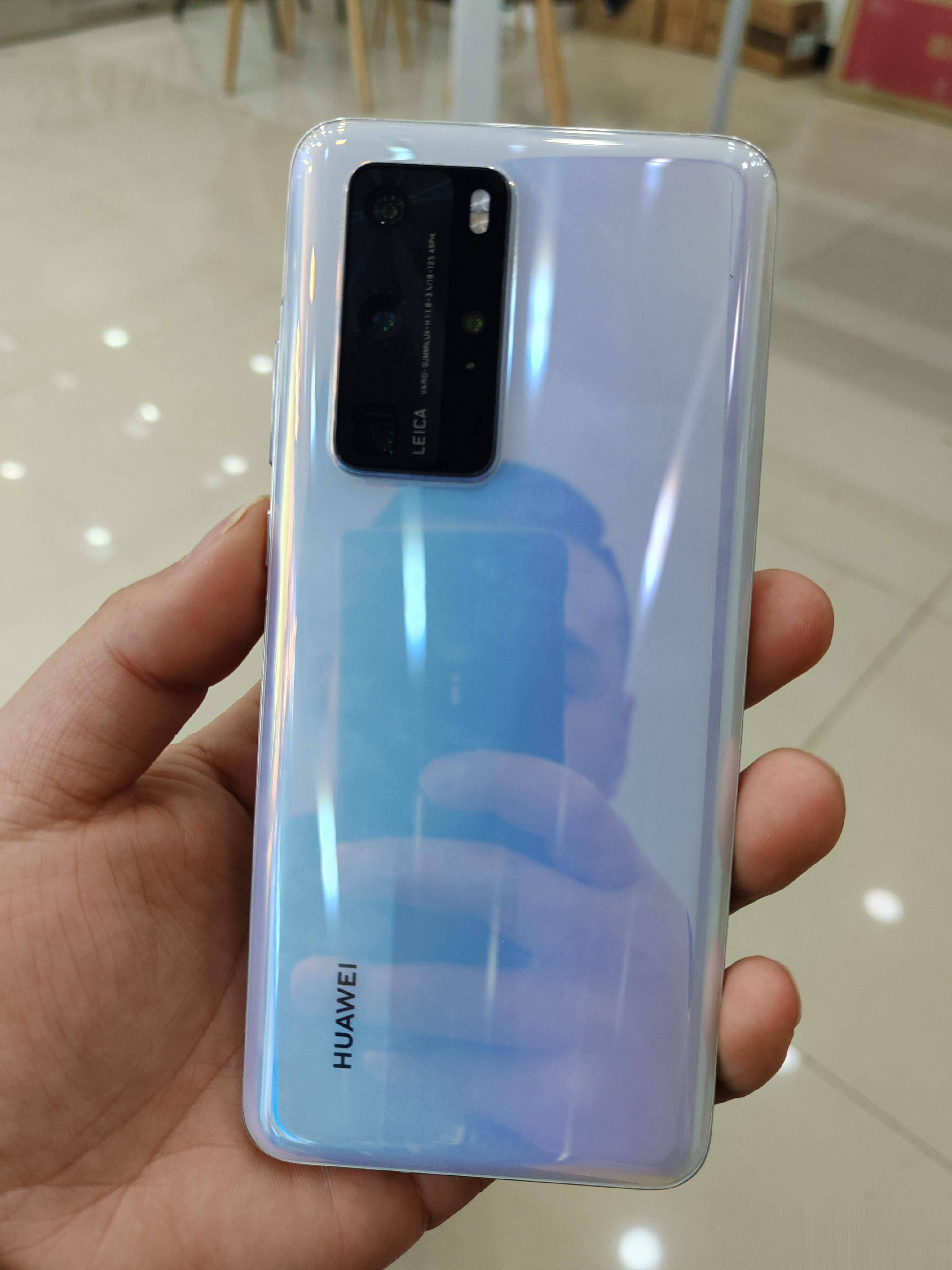 今天收到一个发布快3年的P40 Pro，成色相当完美，三年前的设计，现在来看有没