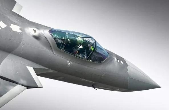 官方媒体披露歼20机真实性能，着重强调了歼20具有强大的机动性。“开创性的将边条