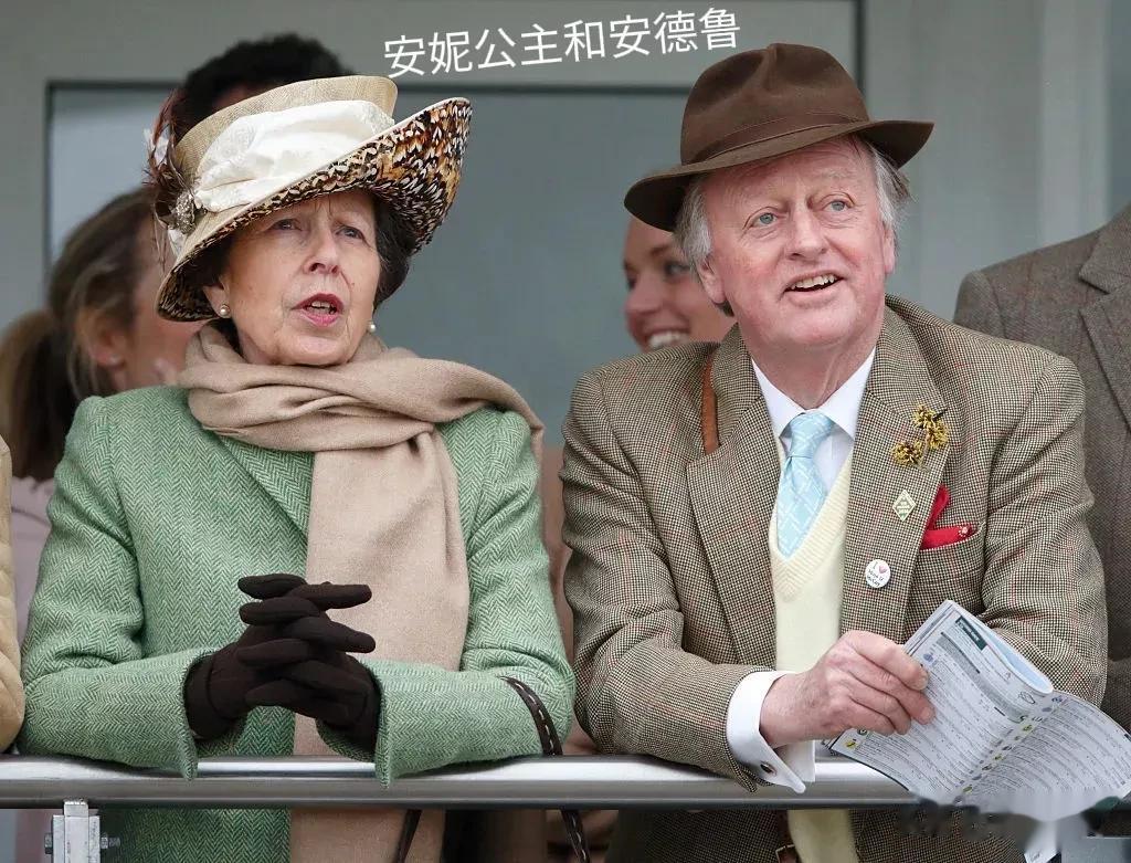 卡米拉的前夫安德鲁也是一个挺神奇的存在。他年轻的时候跟安妮公主谈恋爱，因为信仰问