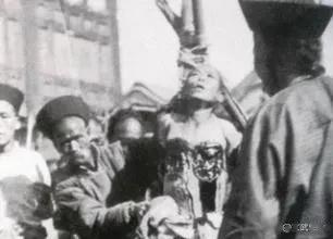 这是20年代初的“千刀万剐”！也叫“凌迟”

除了残忍，我们找不到更好的词汇形容