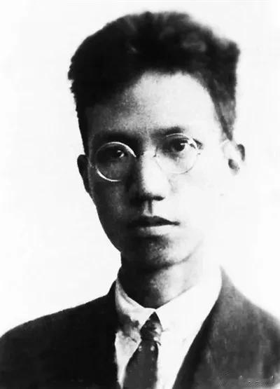 他没有一纸文凭,却被誉为“三百年一遇的奇才”。与叶企孙,潘光旦，梅贻琦并列为清华