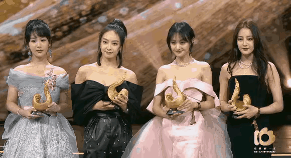 女星同台竟然是爽子最美，性感在清纯面前不值一提。

就连风情大美女迪丽热巴，在爽