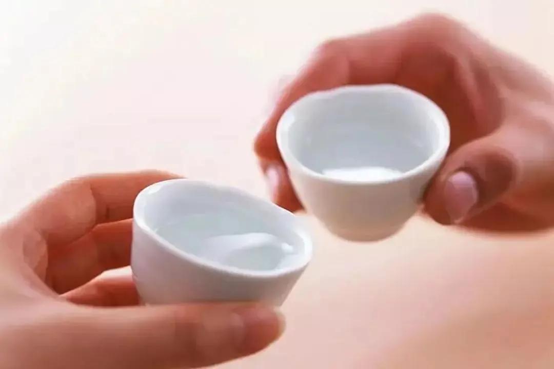 雪打纱灯兆丰田，十五过后年味减。
疫情三载归零蛋，人抓兔子都疲倦。
紧张躲避降风