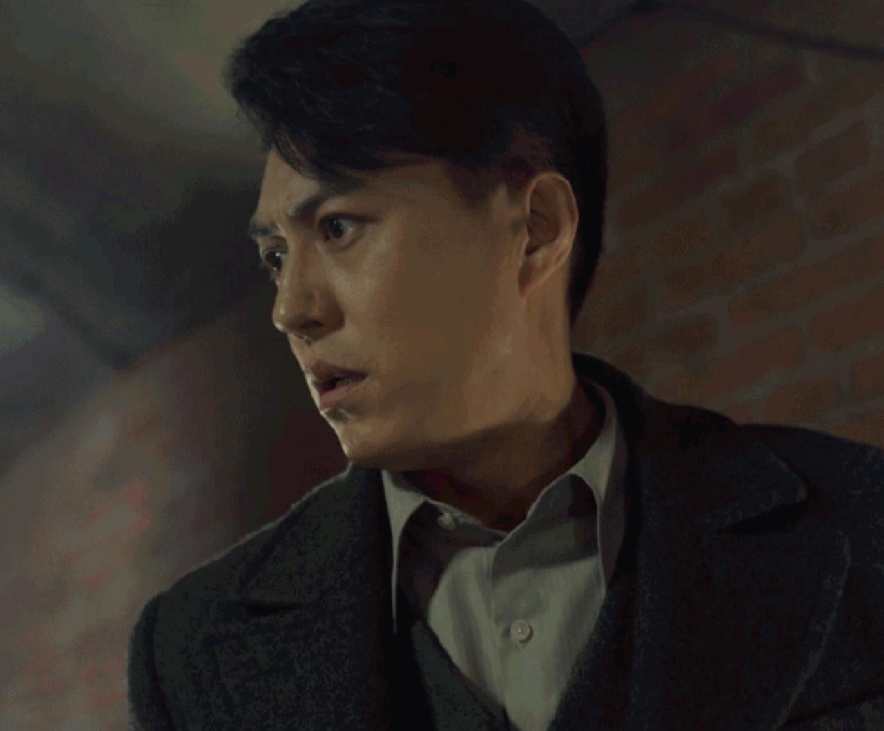 曲折迷离的抗战时期，谍战纷繁复杂，无间道的较量一触即发。

电视剧《无间》讲述了