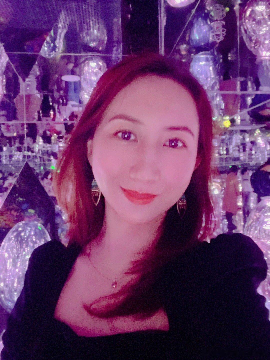 春天太干了，每次脸上涂粉底的时候都会卡粉，所以周末去打了个水光。很多朋友问，和大