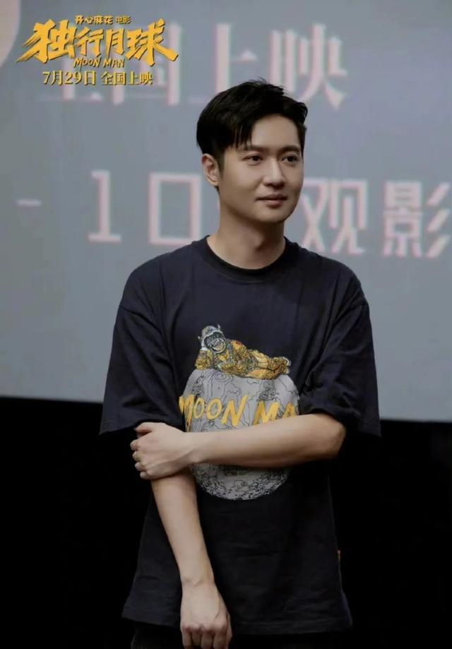 首先，我要肯定的是，《独行月球》这部片子作为科幻片，画面和特效做的真的很大气很优