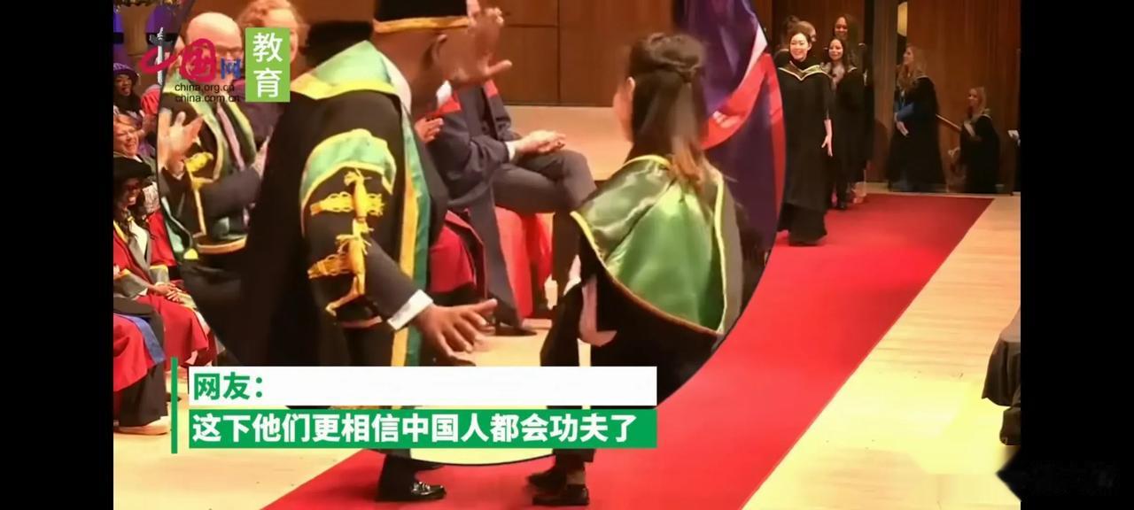 沙漠看到中国留学生毕业空翻领奖的视频，却意外发现中国教育和外国教育的差距。
在中