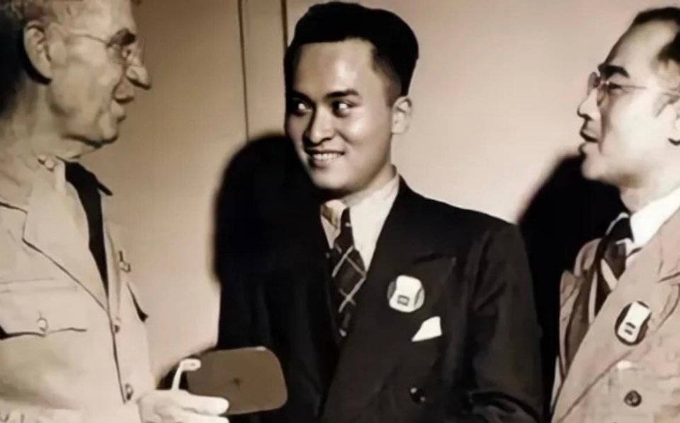 #历史那些事[超话]#1942年的欧洲。一名叫潘濂的年轻人在英国商船“贝洛蒙”号