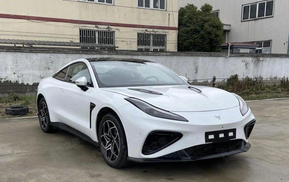 国产跑车先别着急喷！
有个问题一直想不通啊，有闲钱买跑车的人，家里应该不止一台车