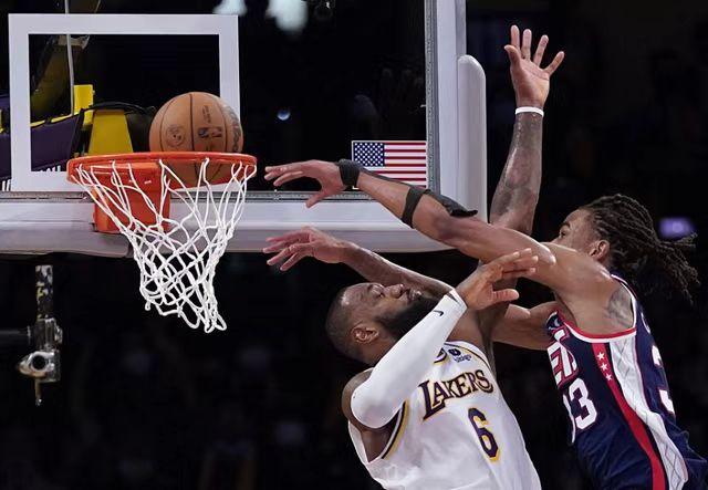 勇士趁火打劫，篮网队不得不同意。
据NBA记者皮特爆料，勇士队在得知欧文提交申请