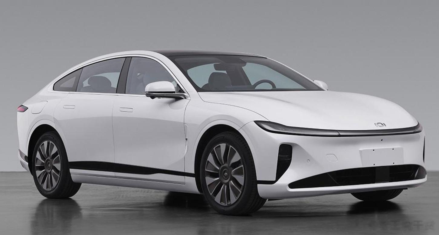 长安启源A07申报信息曝光，新车定位为中大型纯电动轿车，并拥有全新LOGO以及脱