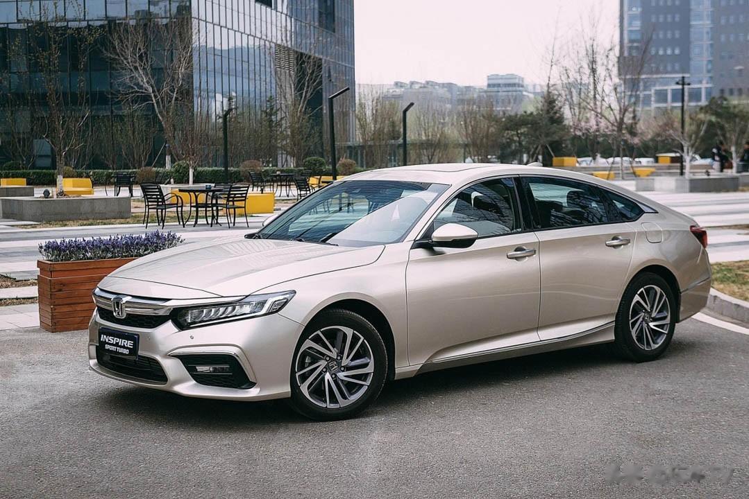 【东本B级“硬地瓜”！AMG前脸+内饰大改 键盘侠：动力不升反降？】INSPIR