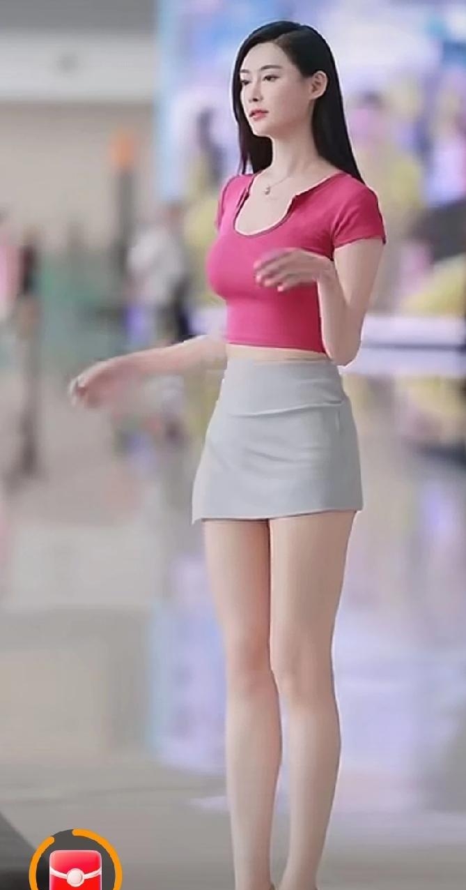 这小姐姐大长腿，身材又好，穿啥都好看
