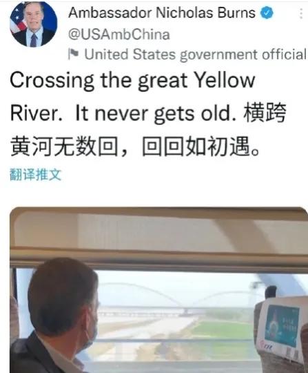 美驻华大使过黄河吟了句中文诗，中国网友纷纷对出下一句，刷屏嘲讽美国霸权。

最近