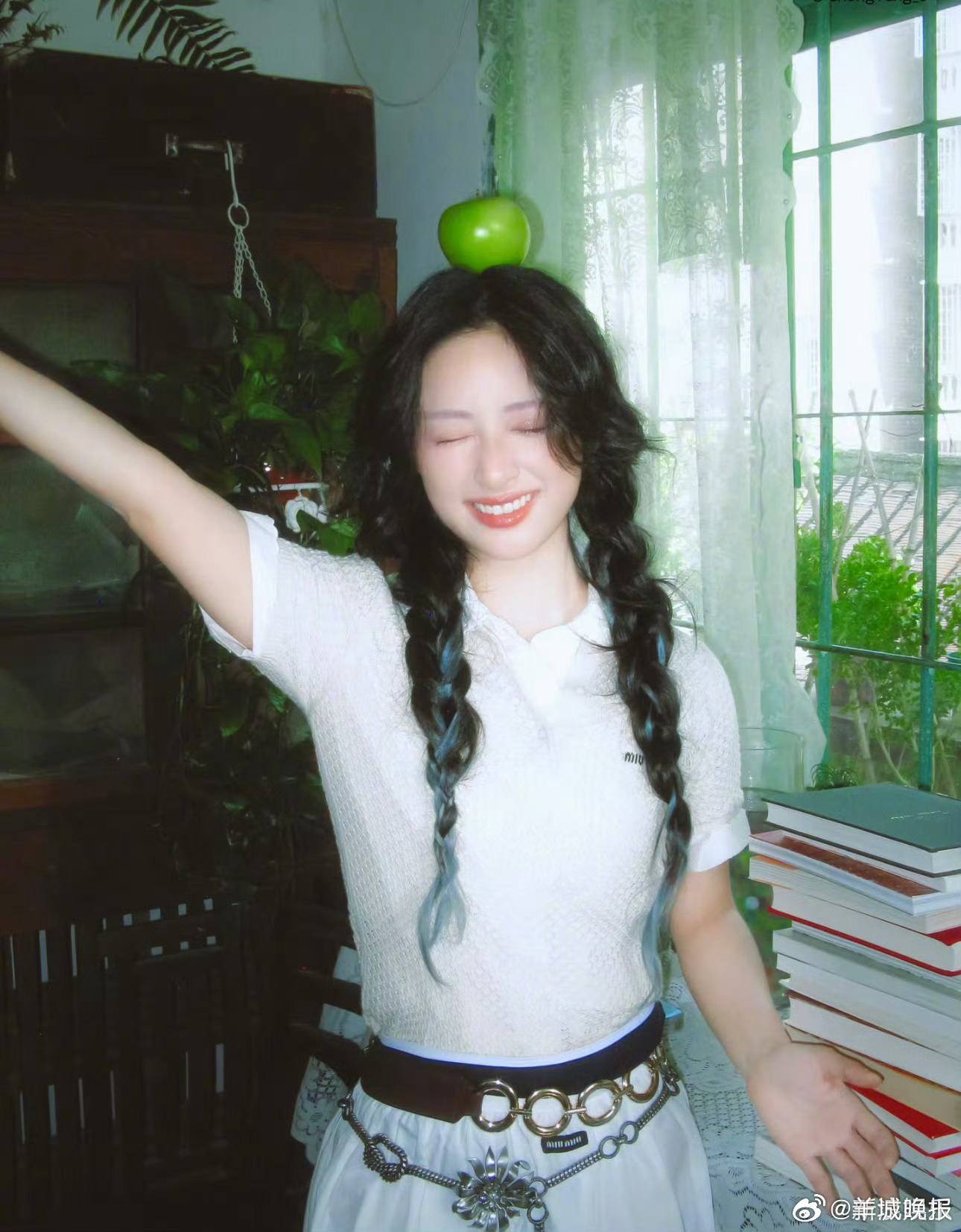 【寒冷冬日里，用一颗青苹果醒醒神吧】来到青苹果乐园，便是满眼的青涩绿意。谁的青苹