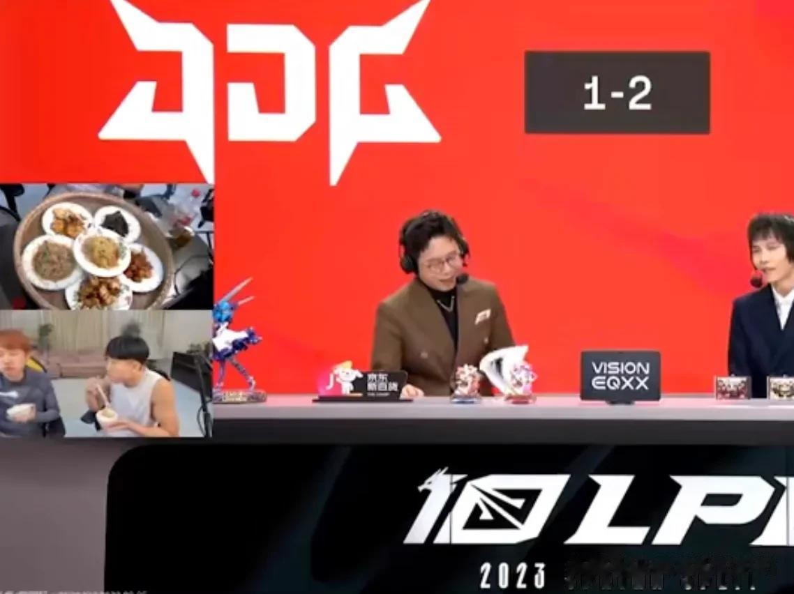 Doinb:JDG这个赛季被翻盘的有点多。
伞皇：说出来JDG的粉丝可能不开心，