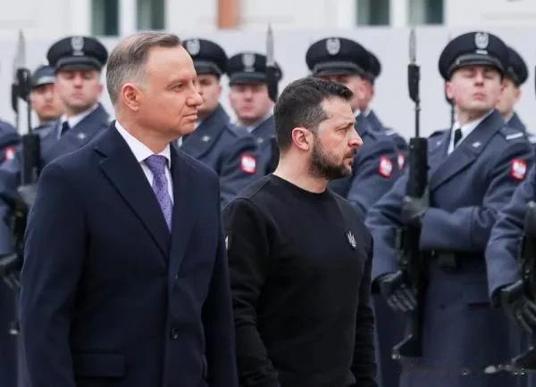 “糖衣炮弹”又来了！波兰无惧俄罗斯警告再送战机，杜达是何居心

来源:铁血观世界