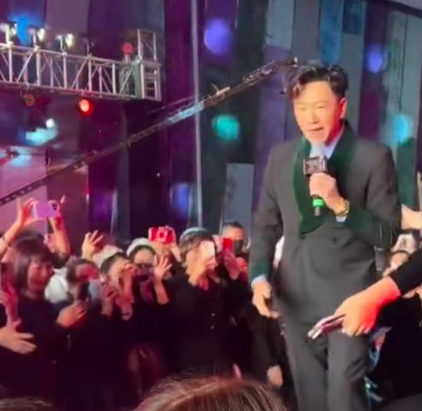 温兆伦真不愧是中老妇女的偶像，