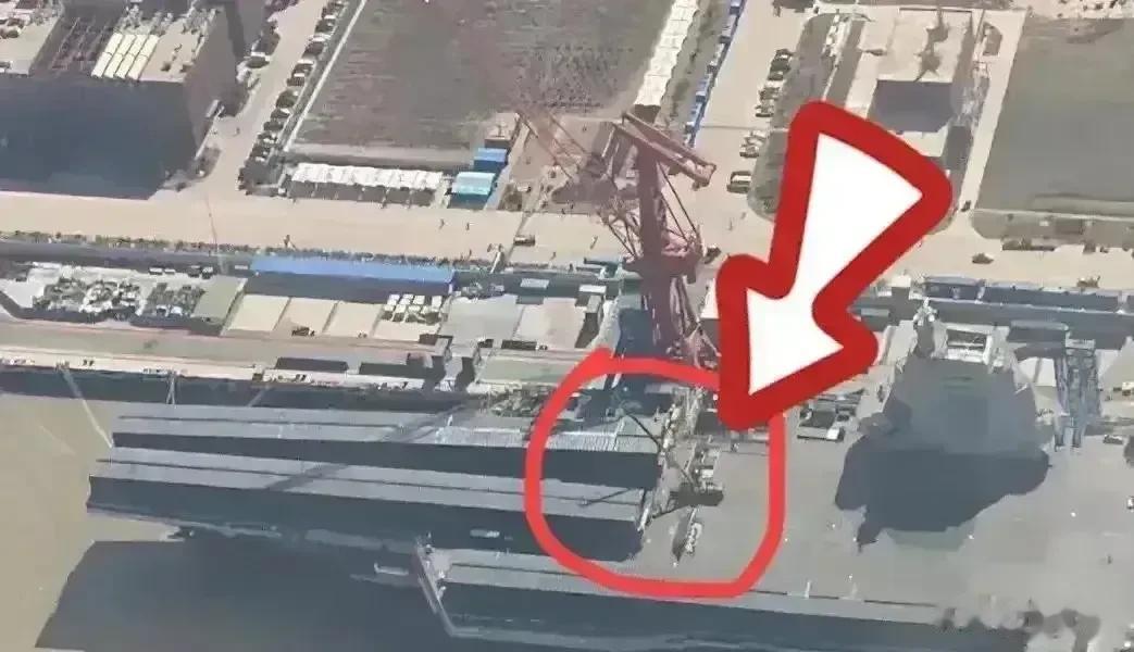 距离4月23日还有十天了，就问甲板上的吊车压力大不？我们想看看棚子下面是不是还有