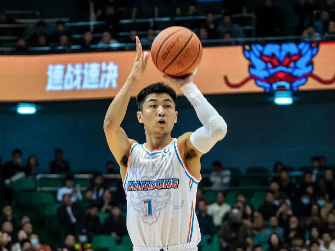 山东被淘汰高诗岩感慨 直言广州队提升太多

CBA季后赛12进8，山东男篮以80