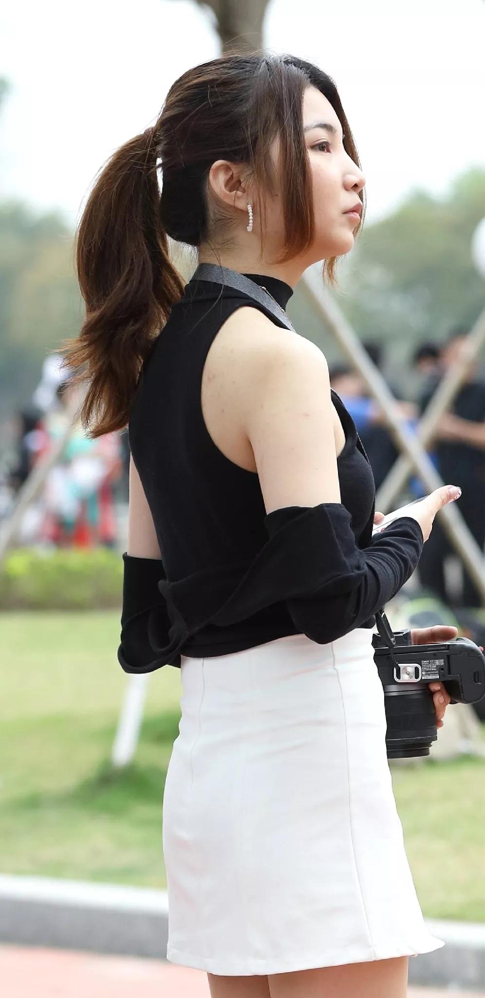 马尾辫美女