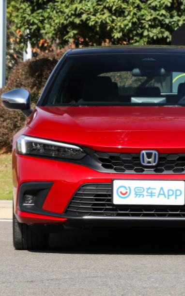 思域的后排乘坐感受不是很好呀！这段时间好几个朋友都买了本田的思域，主要是这款车的