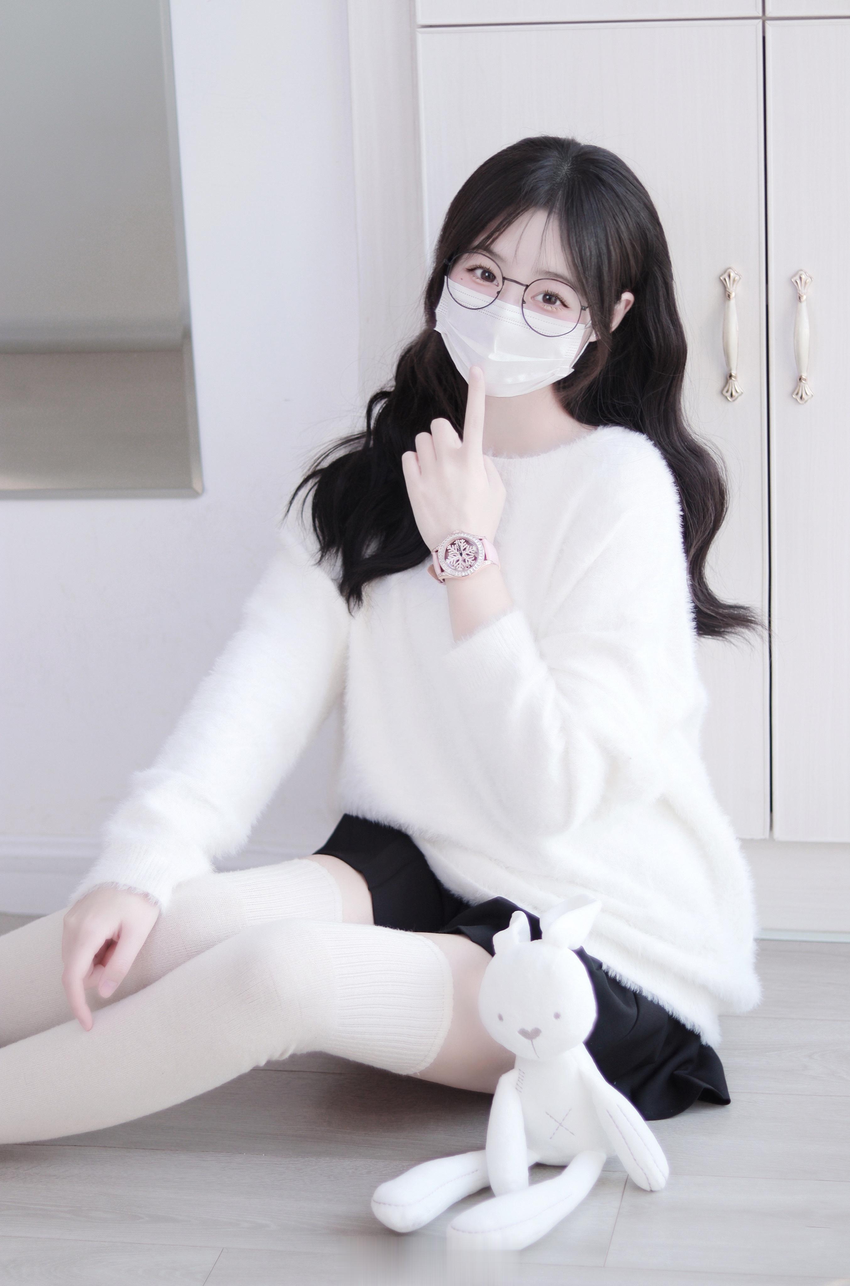 <p>你和她玩吧 我只是个爱说