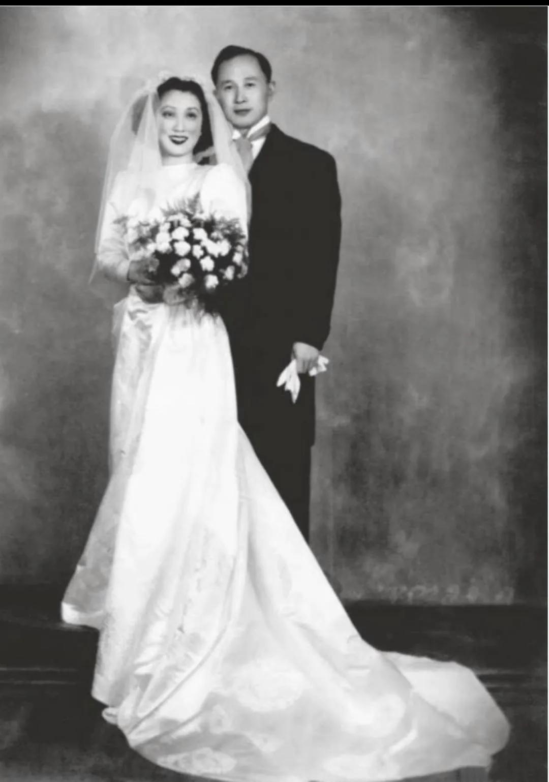 钱学森先生和蒋英从结婚到生子的几张合影，两人的结合是天作之合。
一个是享誉国际的