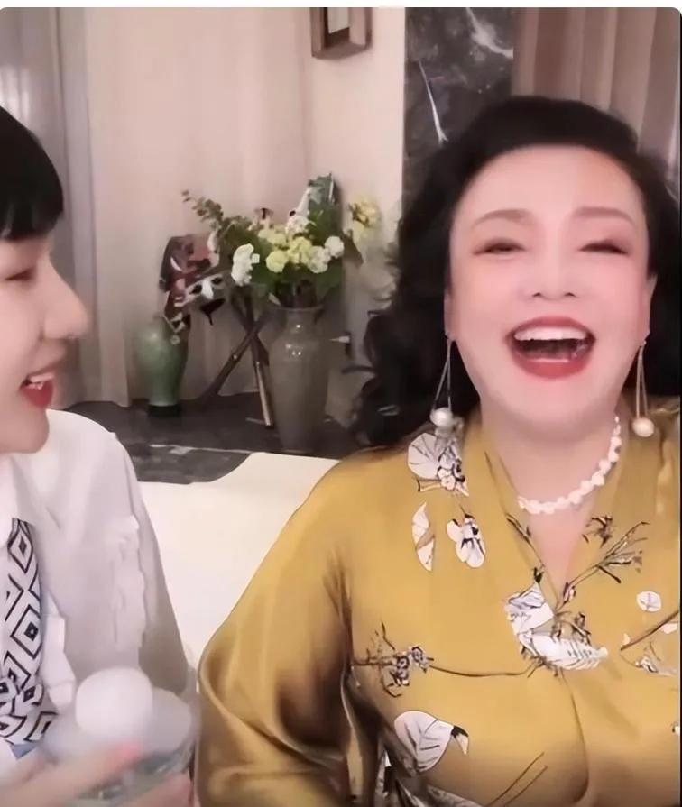 台湾的媒体评张兰：你之所以有名，是因为你是大S婆婆，全中国才认识你，大S离婚之后