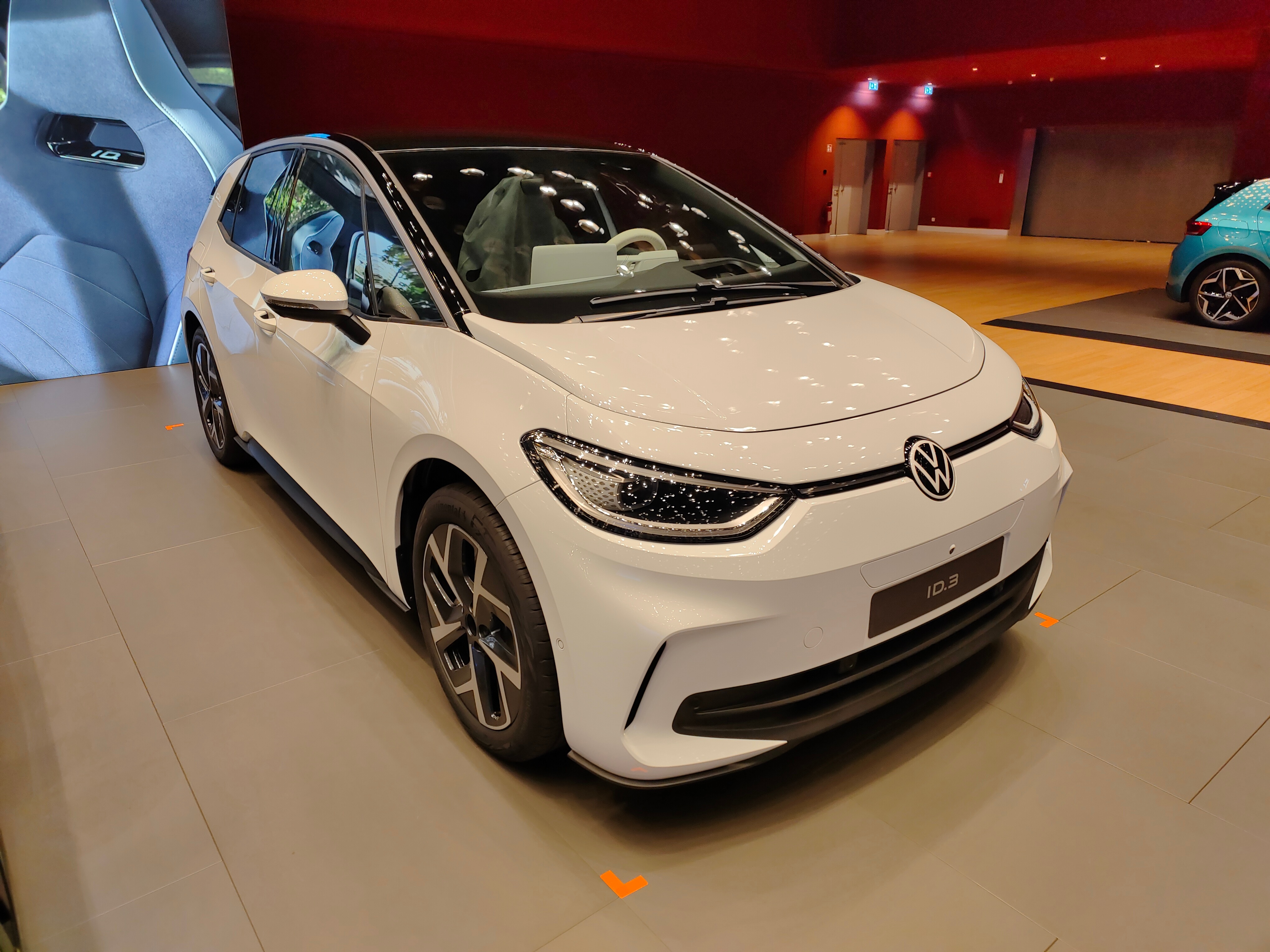 #汽车资讯# 【中期改款的小升级 新款大众ID.3正式亮相】3月16日，大众品牌