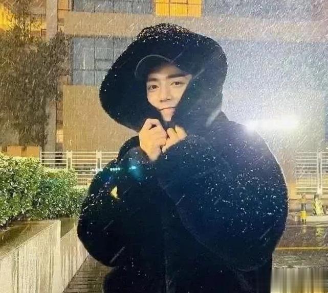 当男星们遇上雪景，肖战可爱，朱