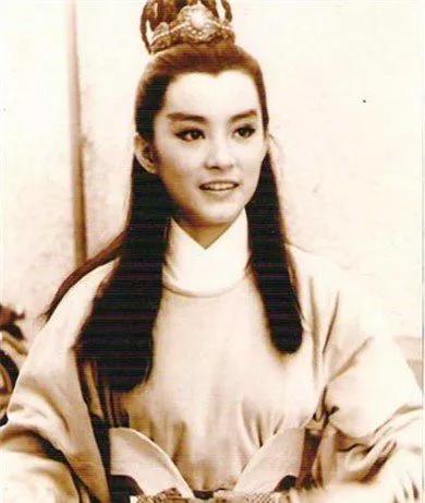 1983年，李翰祥筹拍《垂帘听政》，邀请林青霞出演“慈禧”，可是方逸华坚决反对：