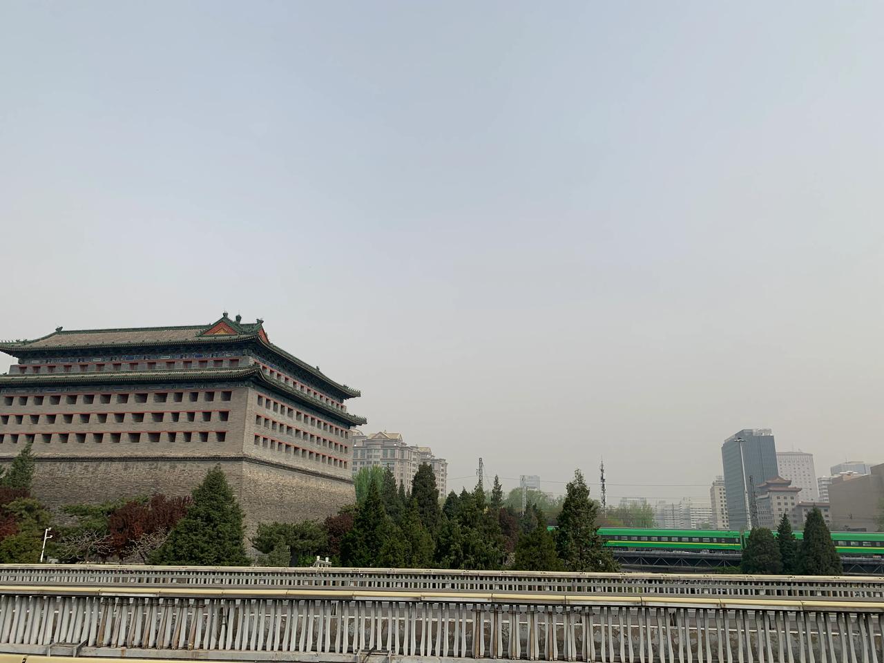 东便门，老北京城门中的小字辈，留下一座箭楼，北京城墙唯一留下的原封未动的楼子，到