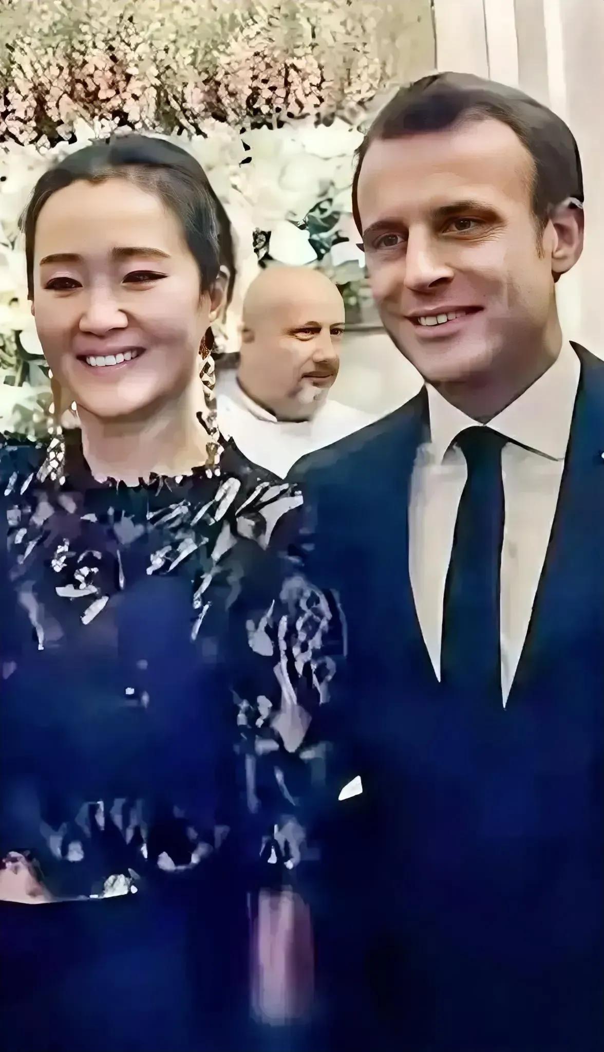 影视女明星巩俐和这位帅男人的合影够她吹一辈子的了！