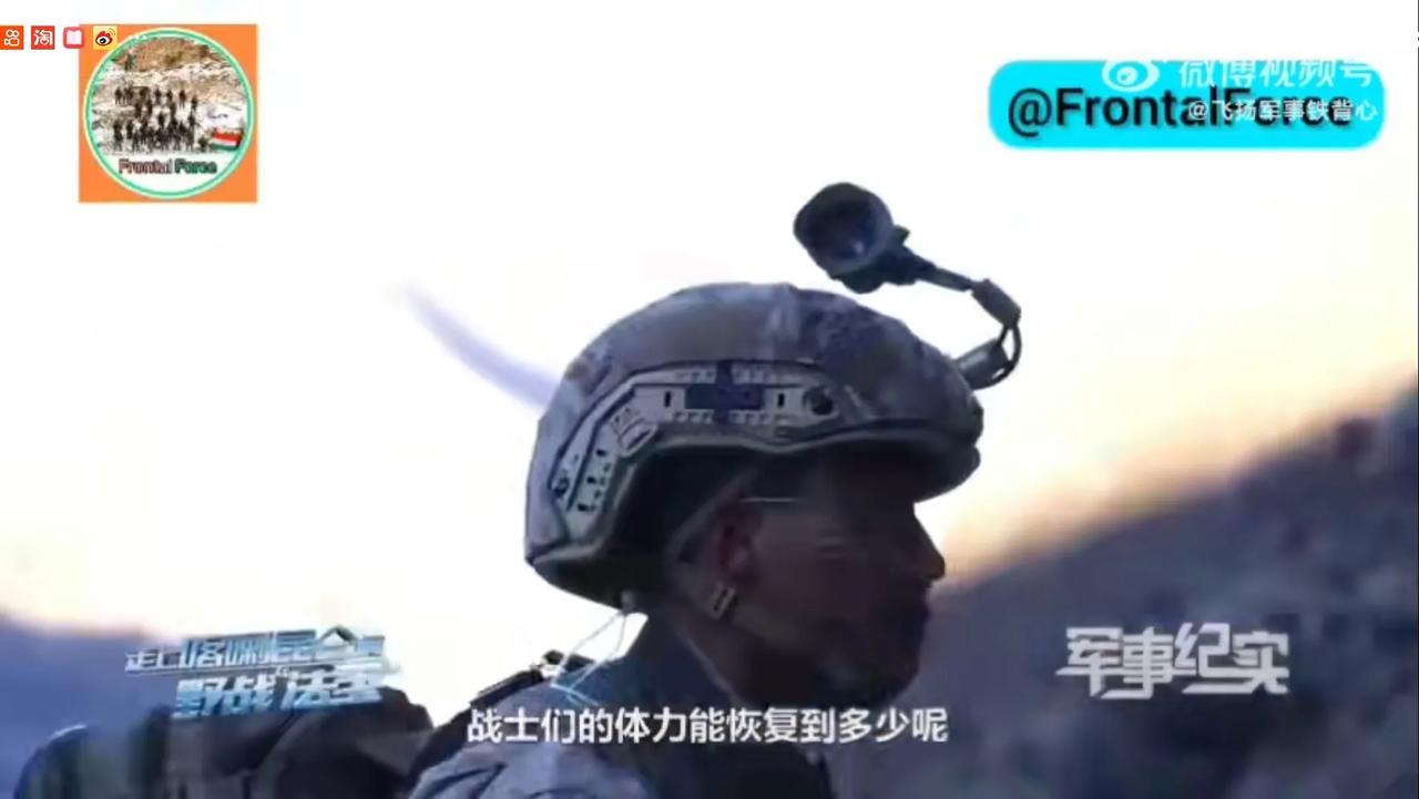 我军战士携带便携式制氧机巡逻把