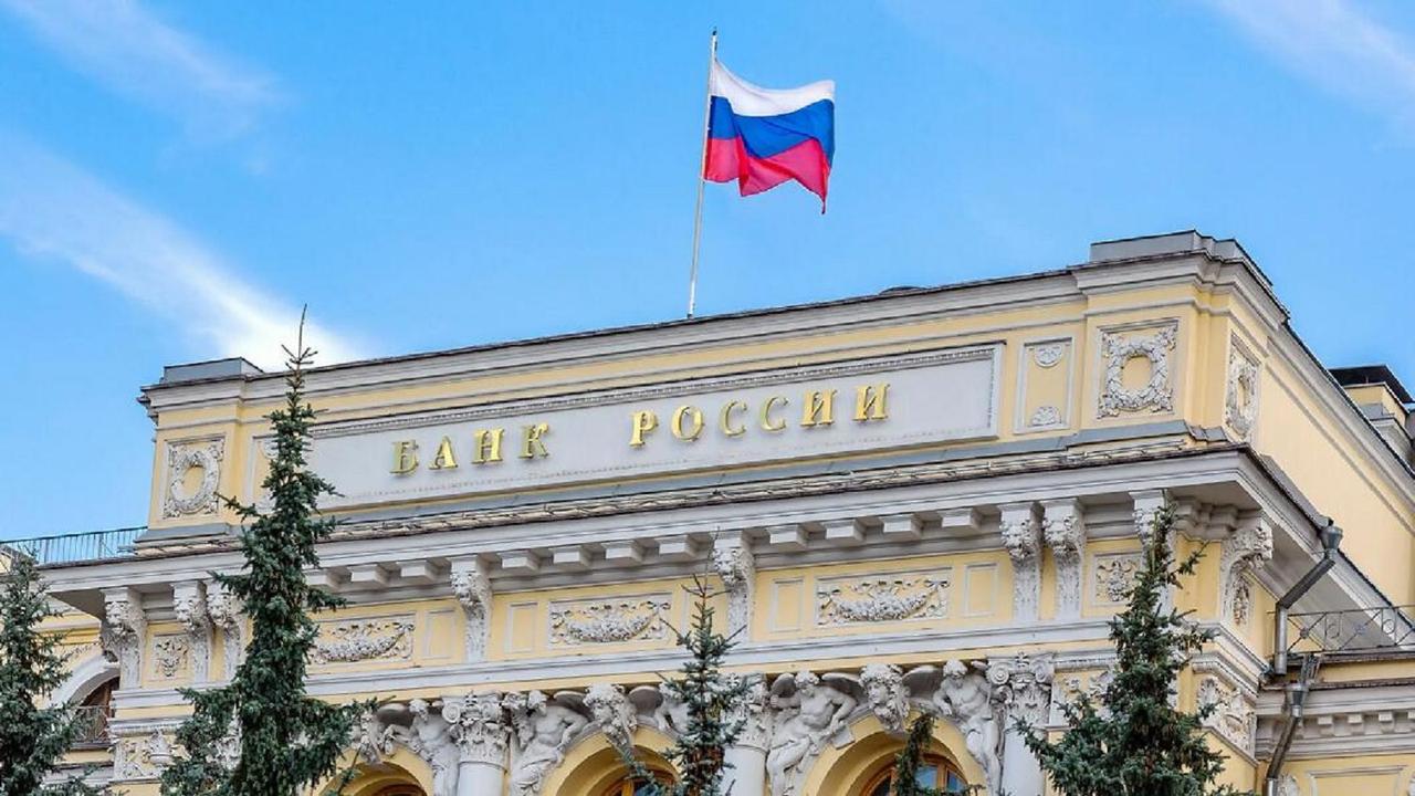 俄罗斯央行炮轰美元和欧元的储备地位，并设计绝妙方法减少民间持有美元和欧元。

 