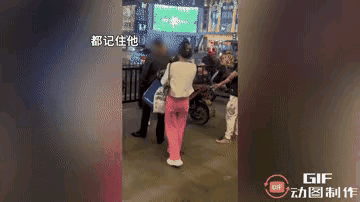 “太猥琐了！”近日浙江杭州，发生了一件让人看了很不舒服的事情！二名女子在街上闲逛