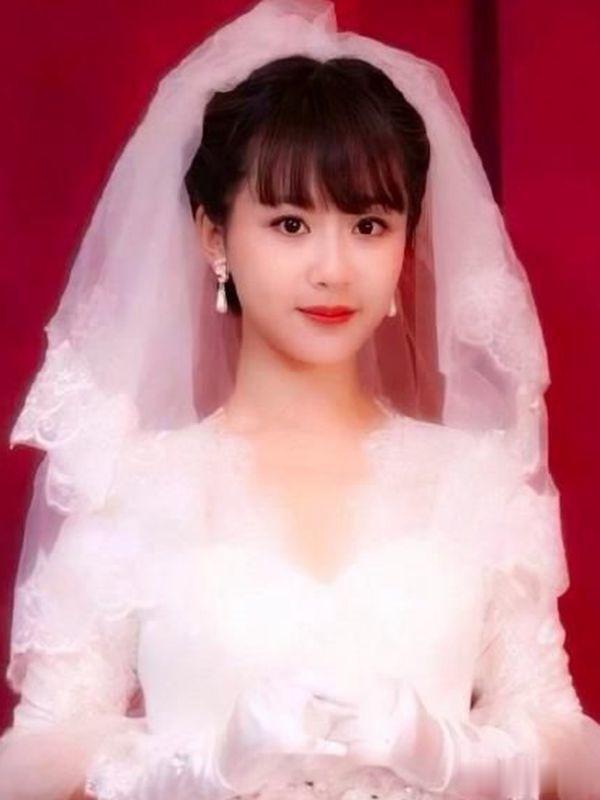 杨紫的5次“婚纱照”，每张都各有特色，而不同的它很让人意外！
杨紫是现在中国非常