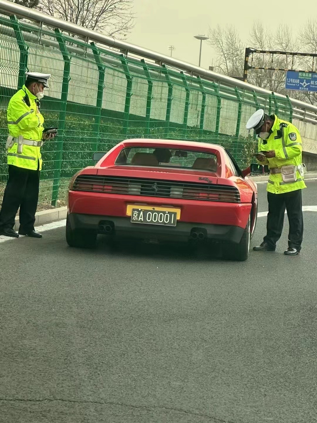 Ferrari 348 ts有些尴尬 ​​​