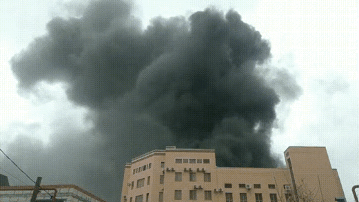 没完没了！俄罗斯这又着火了！

3月24日，在俄罗斯斯维尔德洛夫斯克州，一座科研